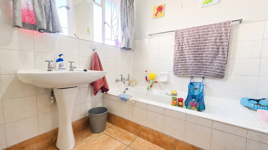 4 Bedroom Property for Sale in Flamwood North West